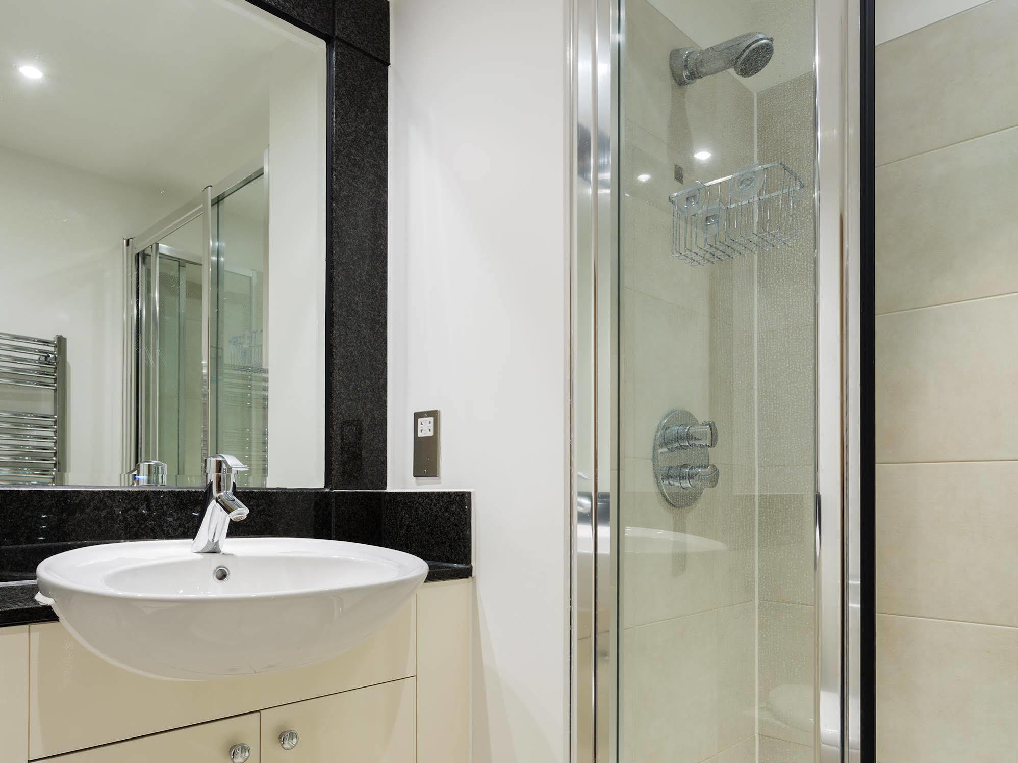 Veeve - Modernist Wharf Apartment London Ngoại thất bức ảnh
